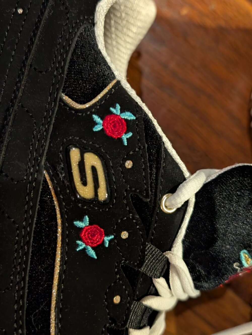 Skechers D'Lites Air Cooled Memory Foam Floral Sneakers Women's 9.5 Black - Picture 3 of 10